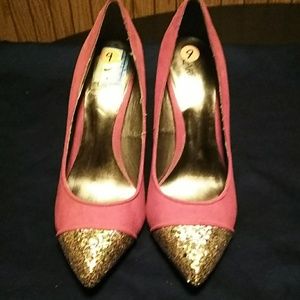 Carlos Santana Shoes - A pair of red & glitter toe Carlos Santana pumps Carlos Santana Shoes - A pair of red & glitter toe Carlos Santana pumps